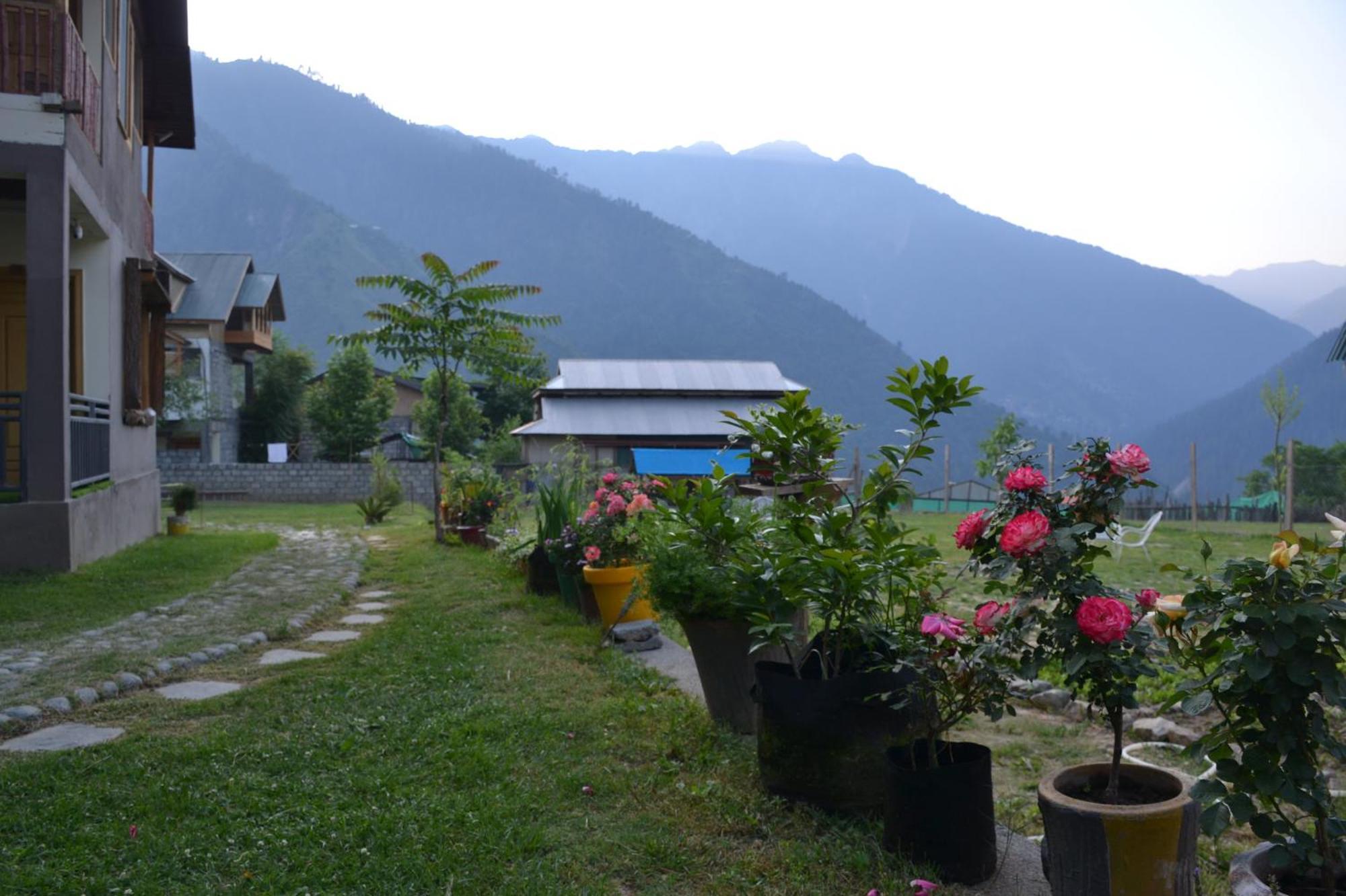 West End Lodges Neelum Exterior photo
